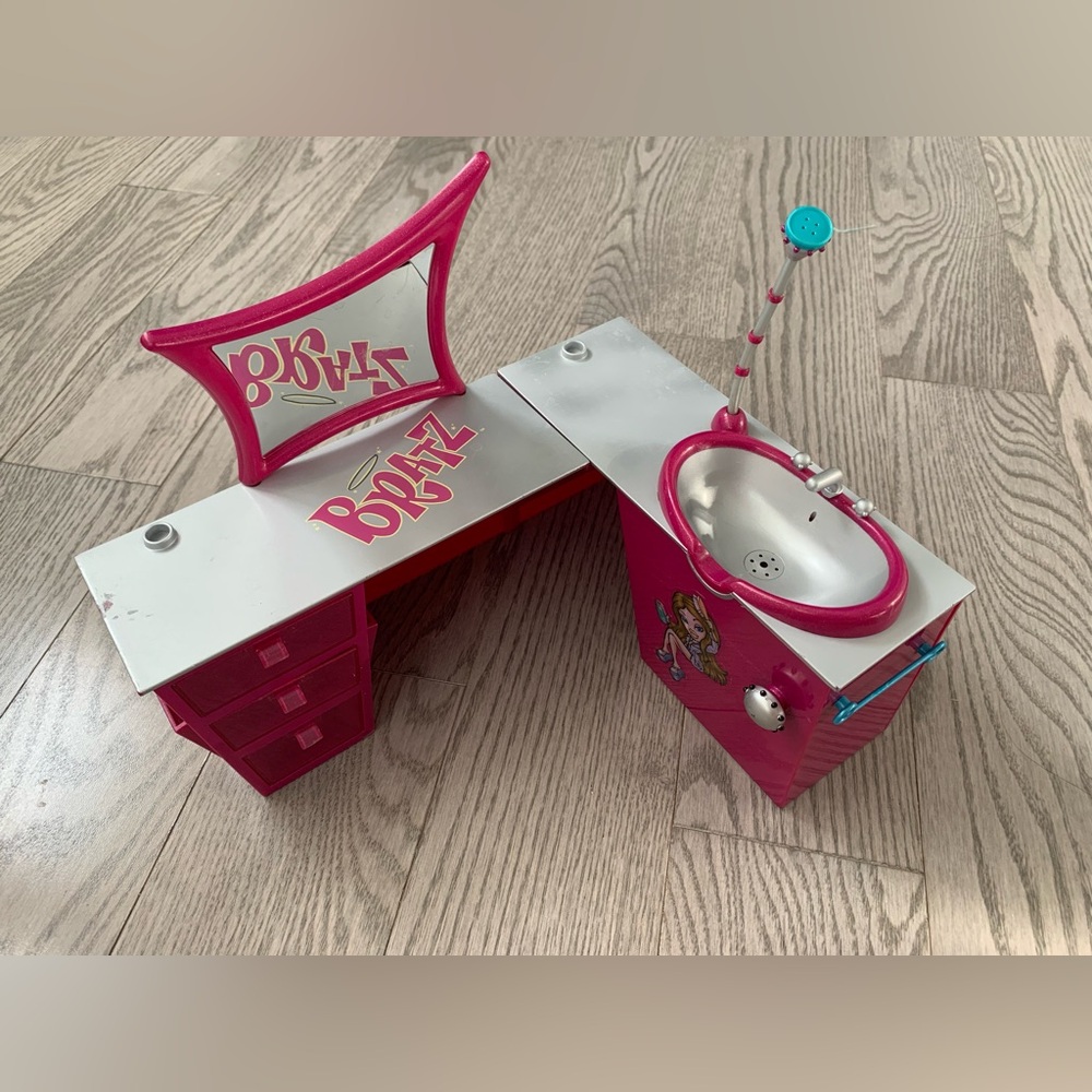 Vintage Girl's Bratz MGA Doll Toy Sink Salon Purple Furniture 2pc